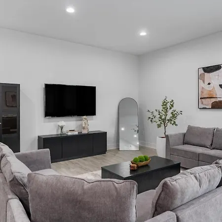 Mega Sized Luxury - Up To 24 Ppl - Downtown Access Villa